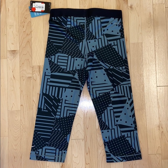 Nike Patchwork Capri - Picture 2 of 4